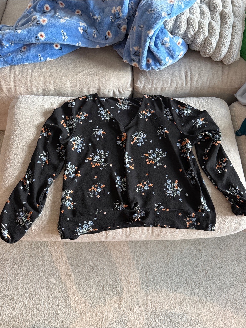 Pink Republic Black Floral V-Neck Twist-Hem Blouse